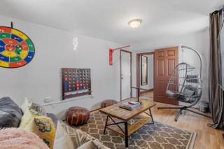 9 Bedroom, 14 Beds House Great for Big Groups Near Boardwalk, Tropicana - 4