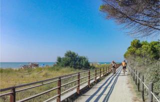 Amazing Apartment In Lignano Sabbiadoro - Lignano Sabbiadoro - 2
