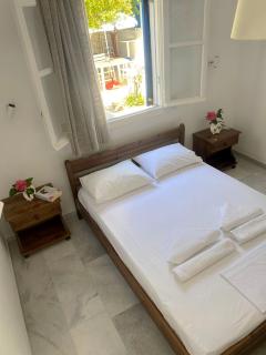 Flora's Apartments - 1