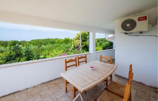 Amazing Apartment In Premantura - Premantura - 9