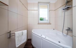 Stunning Apartment In Premantura With Wifi - 4