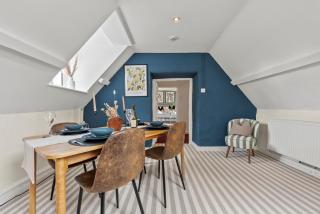 Charming 2-BR Cotswold Cosy Tranquil Retreat, Norcote Loft, Sleeps 4, With Private Parking! Cirencester - EASTER SPECIAL OFFER!! - by Blue Puffin Stays - - 6