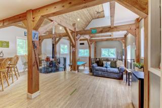 HUGE renovated home Sleeps 12+ 5 BR/3BA Home Off - Killington - 0