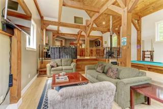 HUGE renovated home Sleeps 12+ 5 BR/3BA Home Off - 6