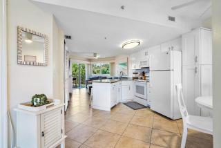 OPEN - New Owner-Renovation/Location/Walk to Beach - St Pete Beach - 8