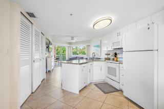 OPEN - New Owner-Renovation/Location/Walk to Beach - St Pete Beach - 7