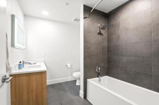 Splendid 2BR, 2BA Apt 12 Min Walk to SM Pier! - Los Angeles - 3