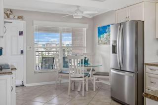 OPEN - Newly Furnished Penthouse/Views/Amenities/Location - St Pete Beach - 5