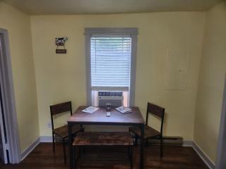 Charming 2-bedroom cottage 8 miles from Sturgis with WiFi, AC and parking space! - Sturgis - 1