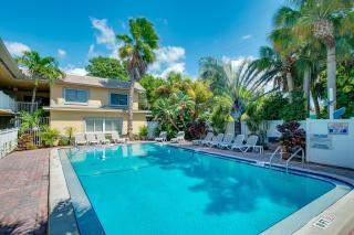 Minutes to Beach and Happenings/Free Parking/Tons of Space - St Pete Beach - 9