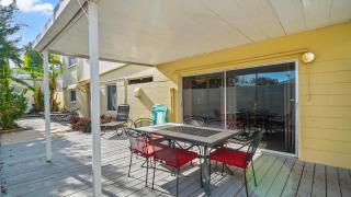 Minutes to Beach and Happenings/Free Parking/Tons of Space - St Pete Beach - 0