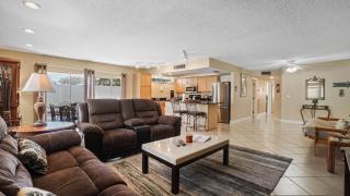 Minutes to Beach and Happenings/Free Parking/Tons of Space - St Pete Beach - 7