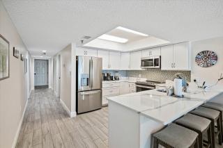 OPEN - Beachfront Luxury/Spacious/Free Amenities/Walk Everywhere - St. Pete Beach - 4