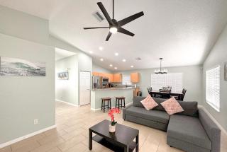 Simple house 5 beds 4 baths near Beach - 0