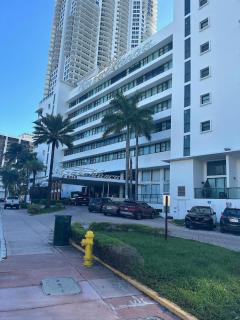 Casablanca on the beach - Miami Beach - 4