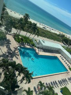 Casablanca on the beach - Miami Beach - 8