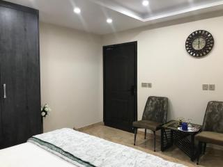 Luxury Apartments on Daily, Weekly and Monthly basis - Lahore - 7
