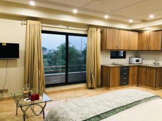 Luxury Apartments on Daily, Weekly and Monthly basis - Lahore - 1