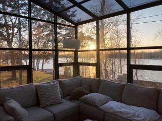 Lakefront home with Private suites - Appleton - 8