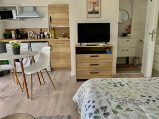 'StudioCDG fr' Jardin, Studio proche near CDG Roissy airport, Parc Expositions, Stade de France, Arena, Disney, Asterix - 6