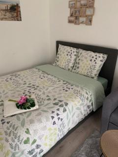 'StudioCDG fr' Jardin, Studio proche near CDG Roissy airport, Parc Expositions, Stade de France, Arena, Disney, Asterix - 8