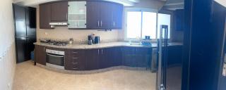 Grand appartement ensoleillé, suite parentale, 2 salons, 2 salles de bains, 2piscines, stationnement privé, à 750m de la plage Mimosa - 3