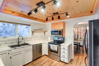 Northern Bliss Modern Mtn-View Home in Fairbanks - 9