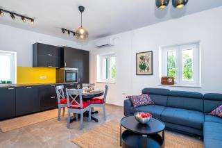 House STiKA - Rupe - 6