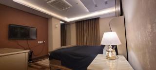 Goldcrest Apartments - 0
