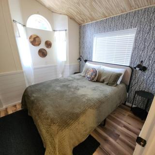 Mountain View Bungalow Near Breweries, Trails, Pool and Waterfalls - Old Fort - 7