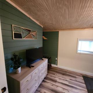 Mountain View Bungalow Near Breweries, Trails, Pool and Waterfalls - Old Fort - 3