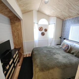 Mountain View Bungalow Near Breweries, Trails, Pool and Waterfalls - Old Fort - 6