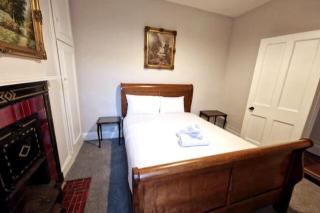 Stay at Granny's, 4 bed terrace on Iconic Canal - Galway - 7