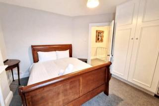 Stay at Granny's, 4 bed terrace on Iconic Canal - Galway - 6