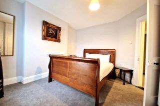 Stay at Granny's, 4 bed terrace on Iconic Canal - 5