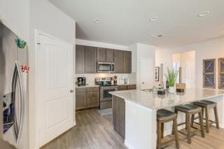 Walk to Brazos County Expo Elegant Home with Grill! - Bryan - 2