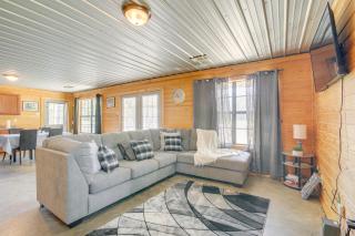 5 Mi to Sardis Lake Pet-Friendly Cabin Rental - Batesville - 8