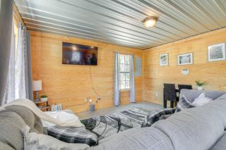 5 Mi to Sardis Lake Pet-Friendly Cabin Rental - 6