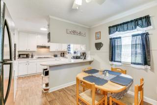 Cozy Mullins Retreat with Backyard and Covered Porch! - Mullins - 9