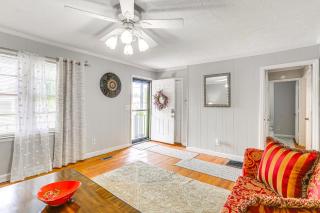 Cozy Mullins Retreat with Backyard and Covered Porch! - Mullins - 5