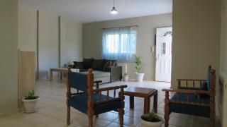 Comfortable and Spacious Home Near Beaches - Aigio - 0