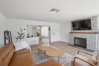 Spacious 5B2B home 5 min to airport with AC, Game Room, WiFi, Parking - 9