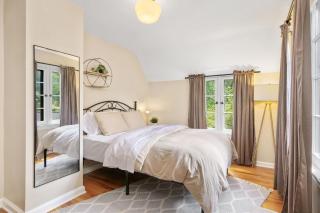 The Knocking Bird- Mins to CLE Clinic - 9