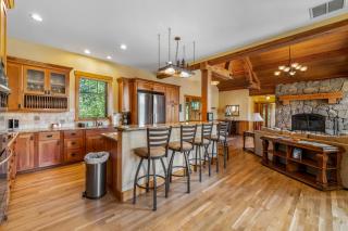 New! Steelhead Chalet 23 - Tamarack Resort - Deck - Garage - WiFi - Hot tub - Donnelly - 1
