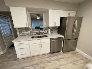 Stylish 3 Bedroom 2 Bathroom Home in Tampa - Tampa - 7
