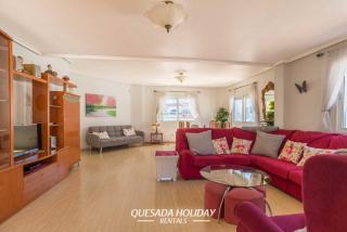 Stunning Central Villa Rosa in Ciudad Quesada Rojales Spacious 4-Bedroom Retreat with Private Pool - Ciudad Quesada - 2