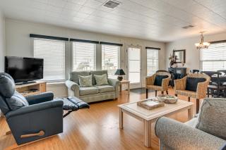 Pet-Friendly Galveston Home - Walk to Beaches! - Galveston - 8