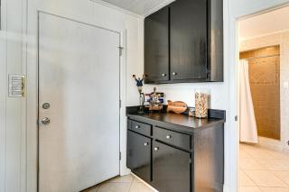 Pet-Friendly Galveston Home - Walk to Beaches! - Galveston - 2