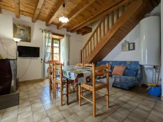 Charmant Gîte en Pierre avec 3 Chambres, Cour et Proximité Activités, Pinols - FR-1-582-252 - - 9