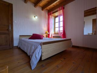 Charmant Gîte en Pierre avec 3 Chambres, Cour et Proximité Activités, Pinols - FR-1-582-252 - - 7